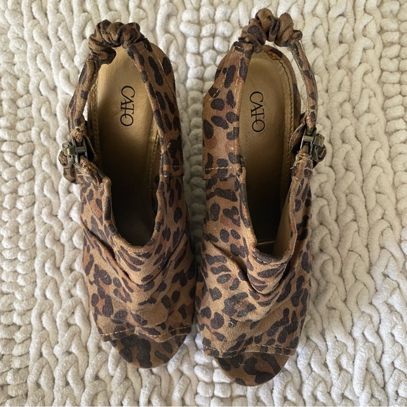 3/$35 ✨ CATO Leopard print wedges - Picture 2 of 9